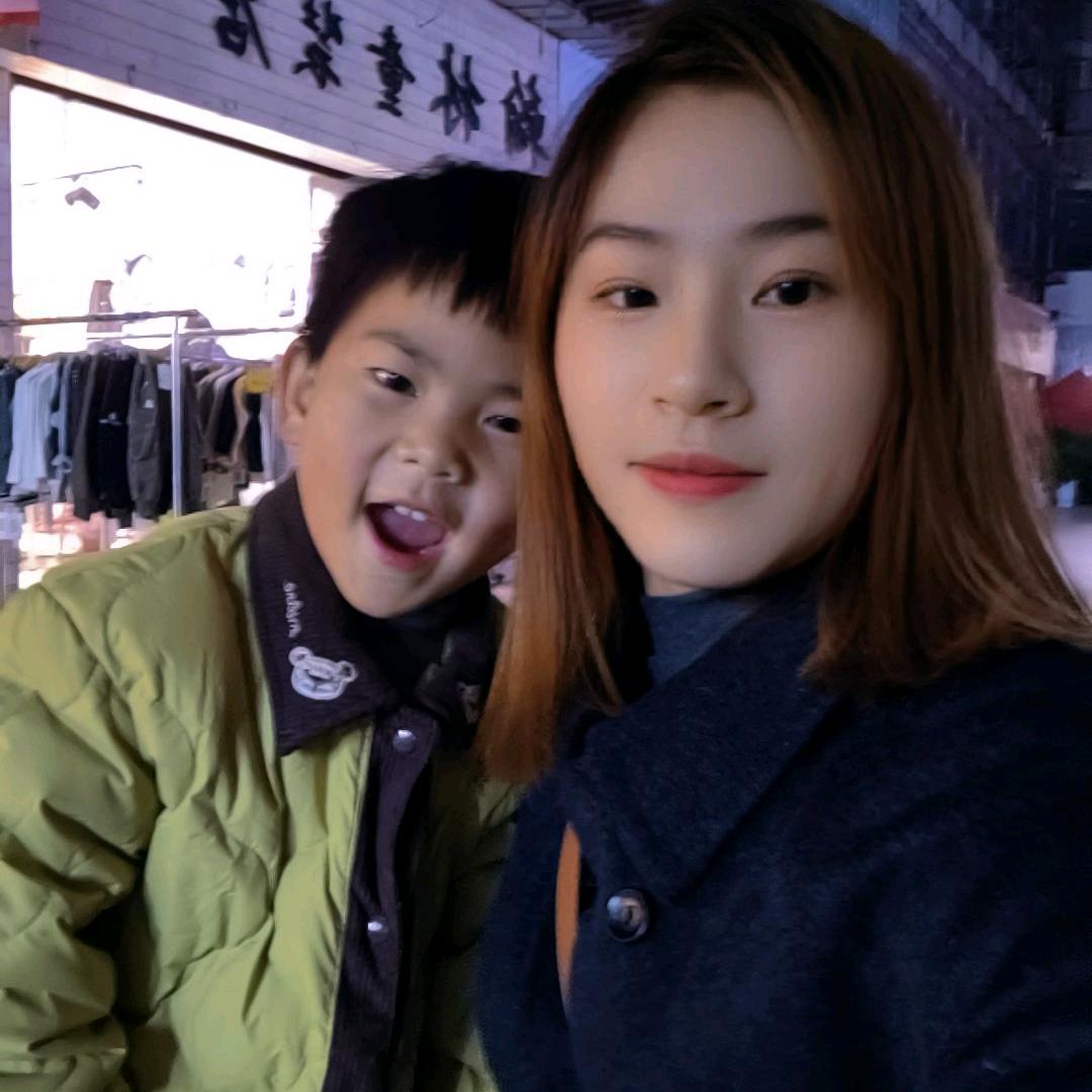 师宗简陌女装店