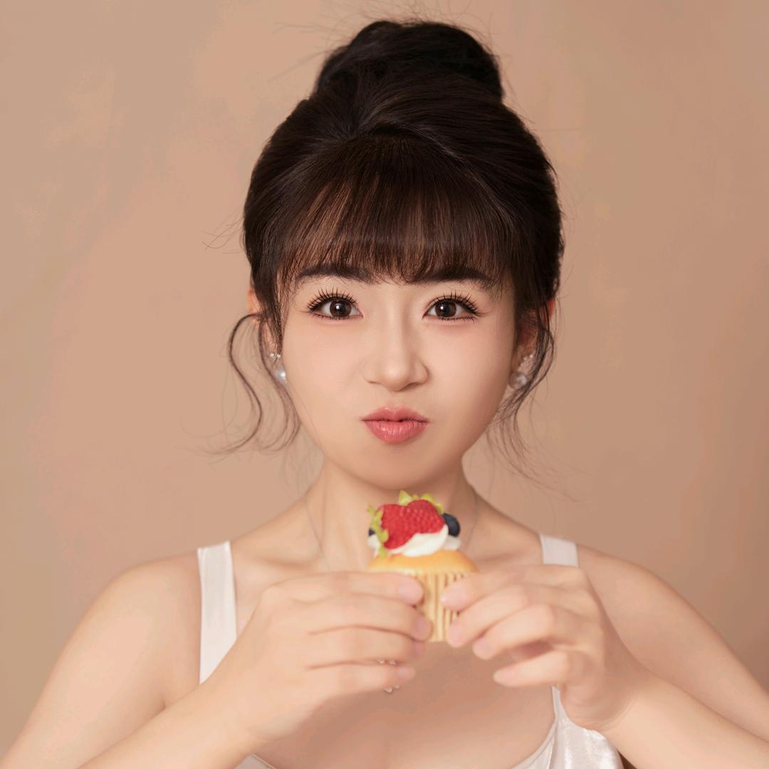 卖房子的小姐姐。