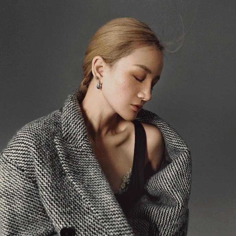 洛哥（轻奢穿搭）