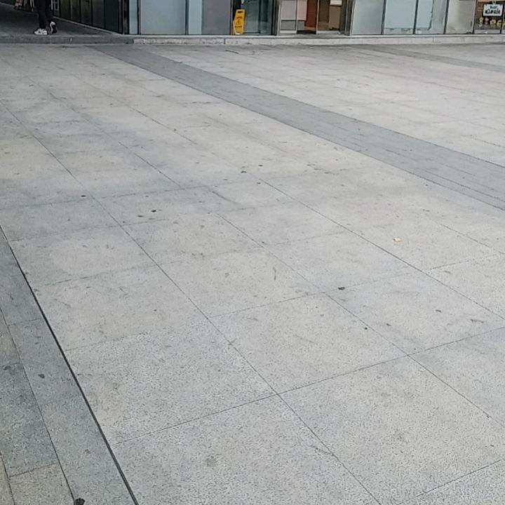 小杨装修专业贴瓷砖。