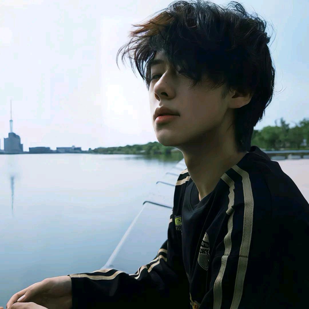 爱吃🍍