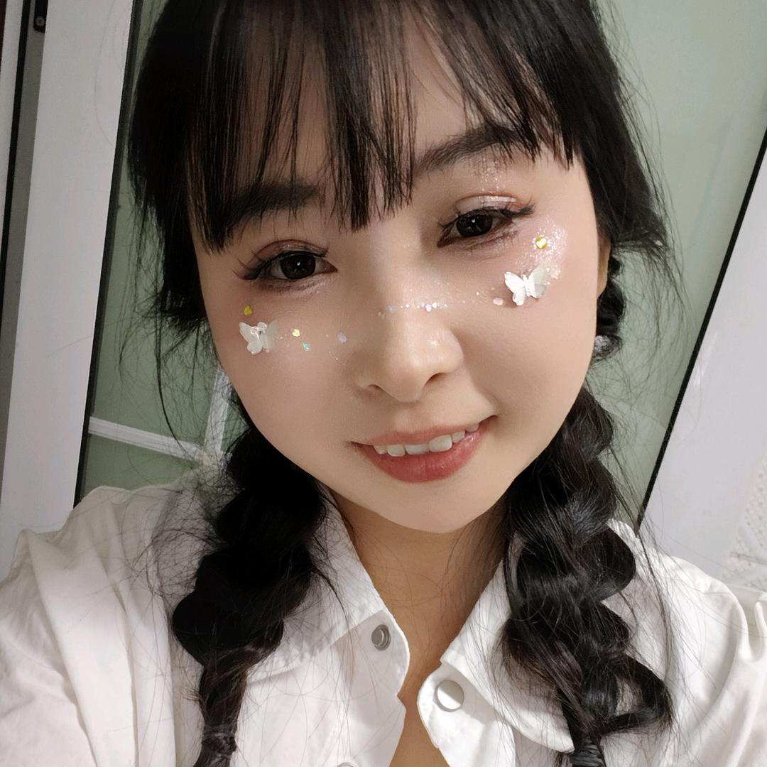 今天爱了吗？显眼包。