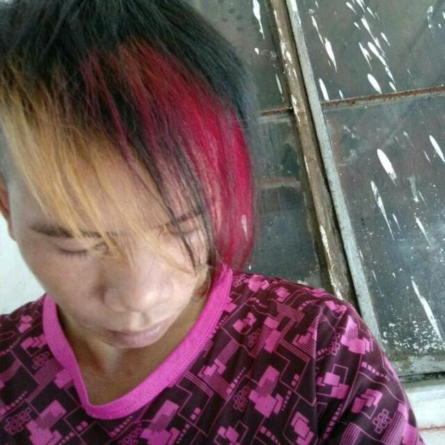 景彡子喂鱼佬