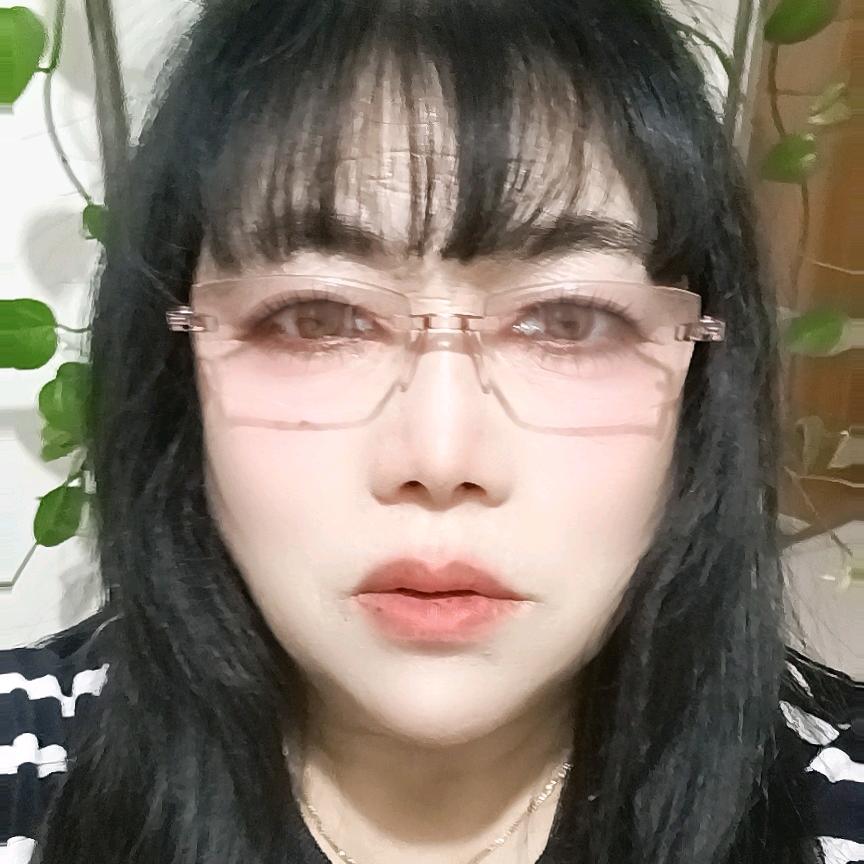 冷漠的眼神