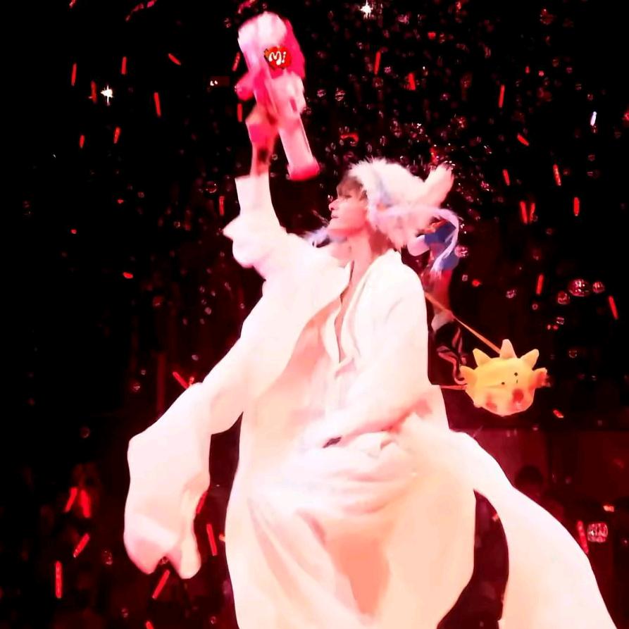 看炭火踩到小鹿啦……