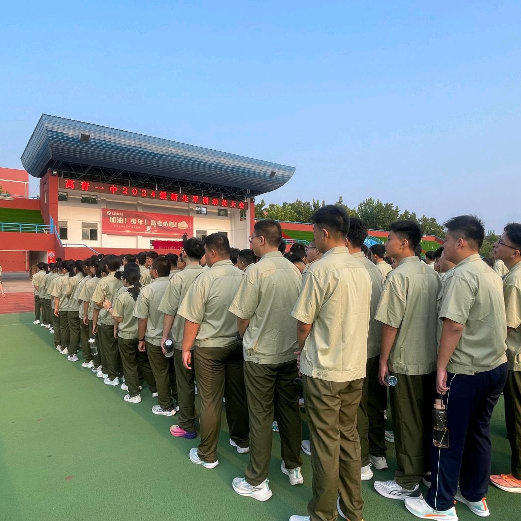 红枣树上的两个小宝贝