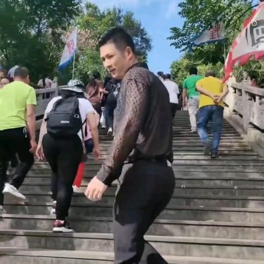 路越远，心越近