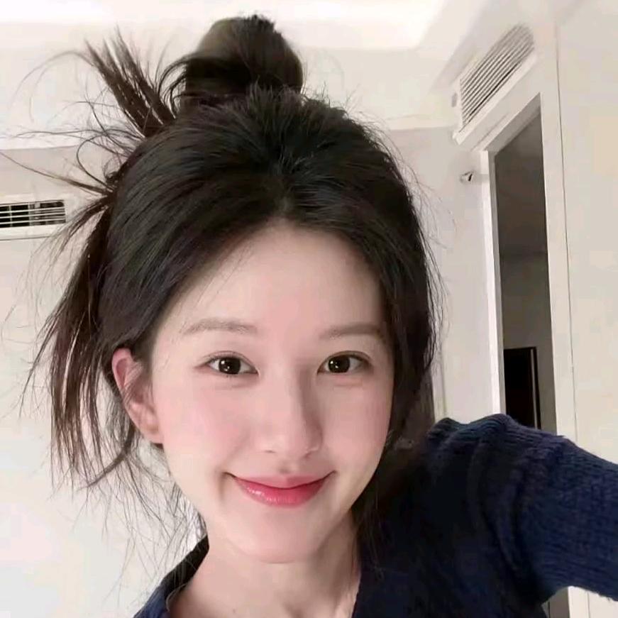 朝露的快乐小狗