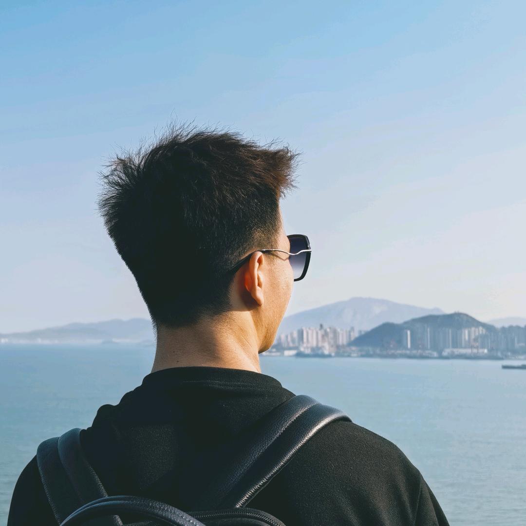 邓宝辉 °