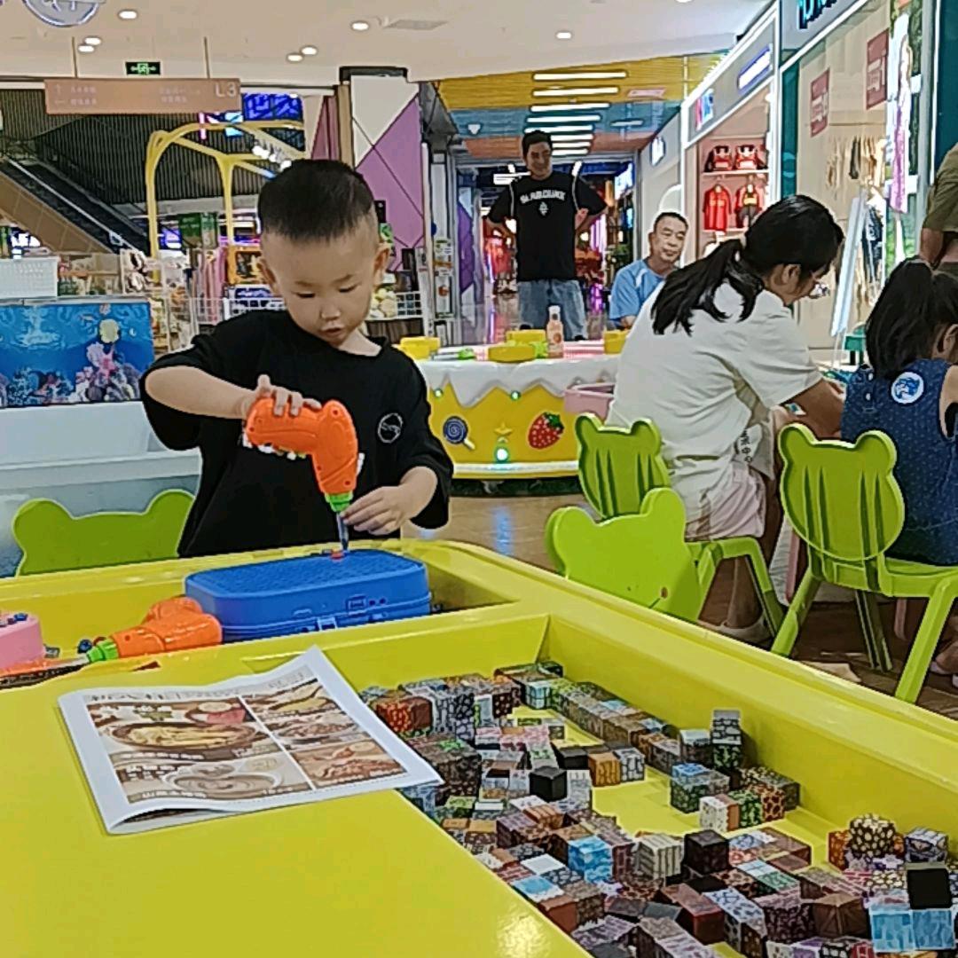 小东北（下午14：10开播号在主页）
