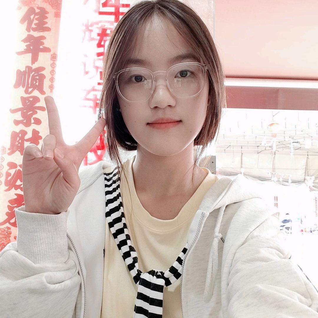 朱小小.
