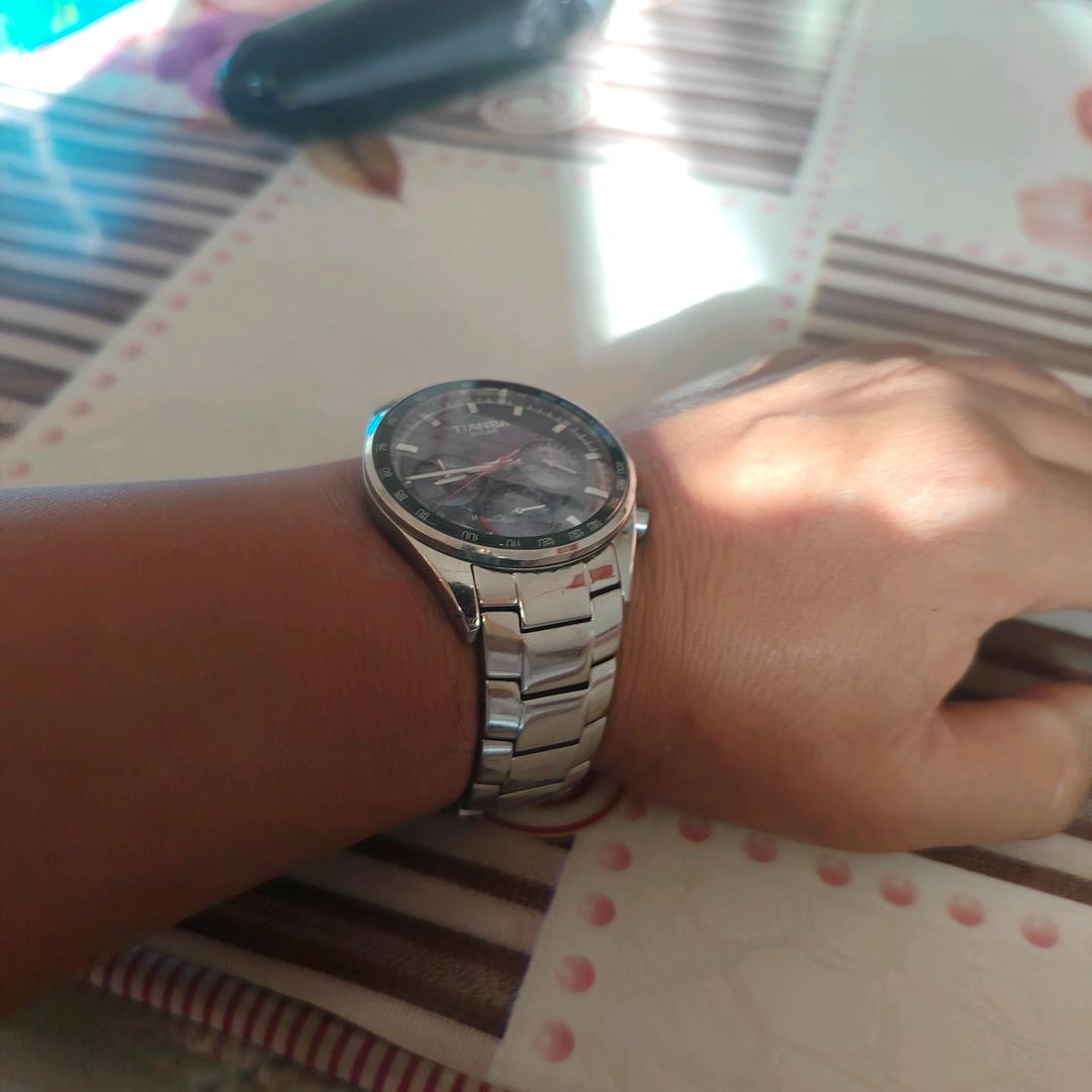 牵手是爱 放手是疼 。