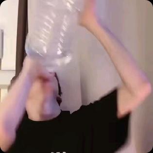 吖