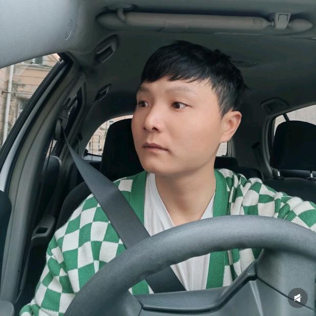 一大只鲸鱼🐊🐊🐊🐊