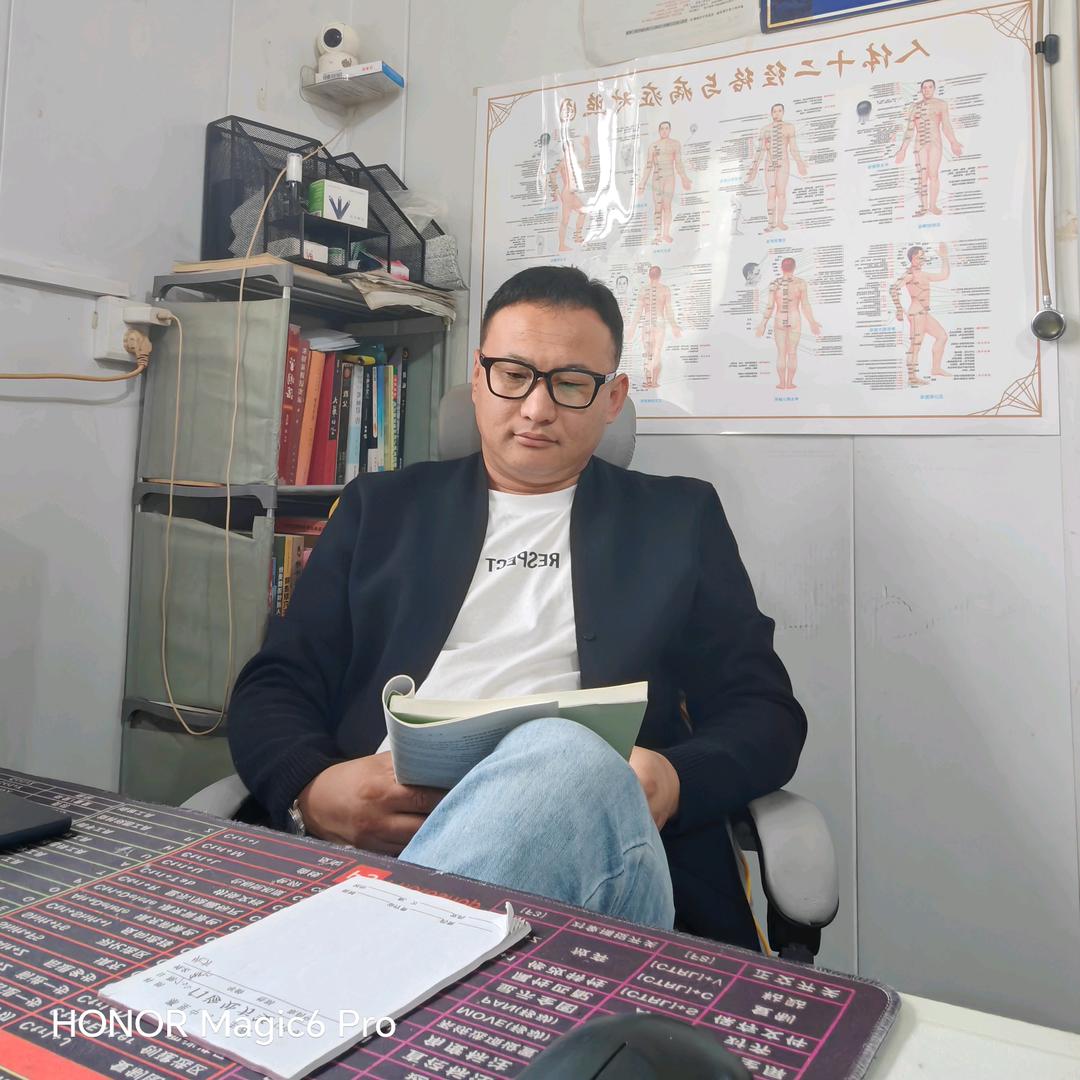小眼哥哥