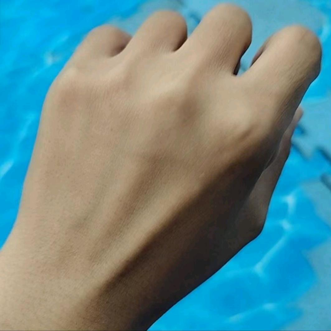 陌生人《垃圾桶里捡不出真心》