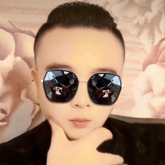 （张哥）不要看了，你会爱上我的。