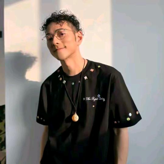 李晨NIC～(爆款穿搭)