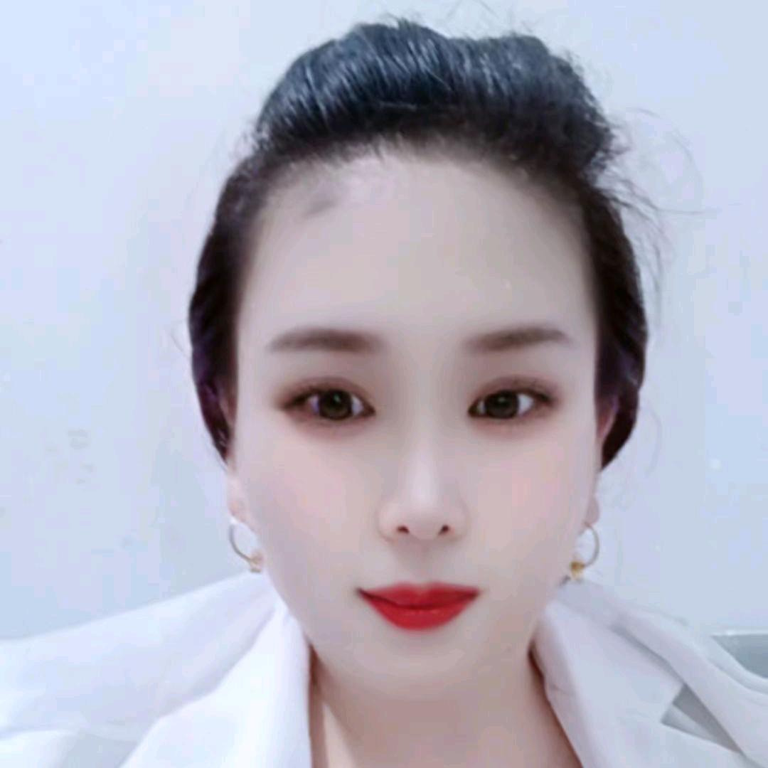 荣姐，首播每晚八点半开播