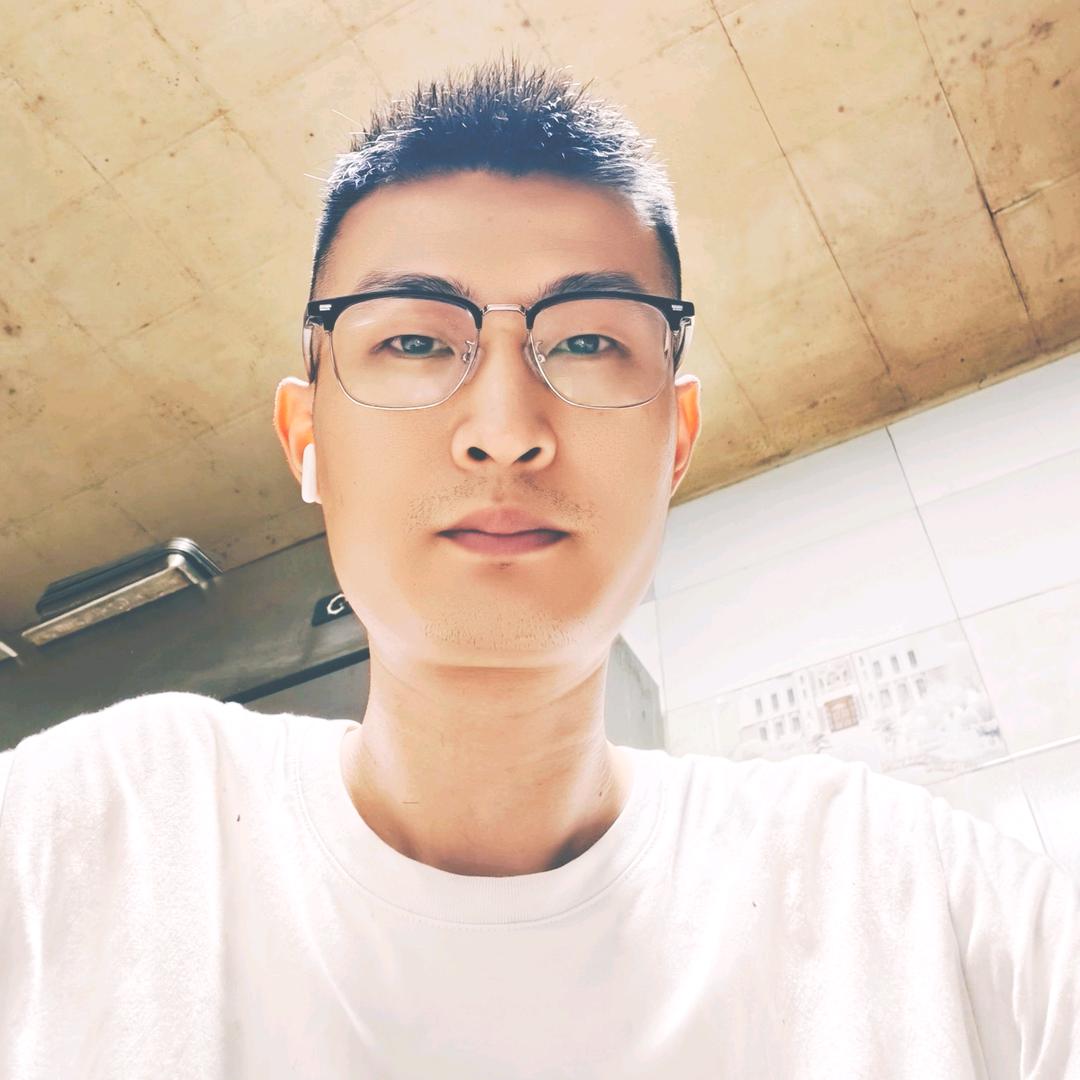 黑寂盼华彩✨头像
