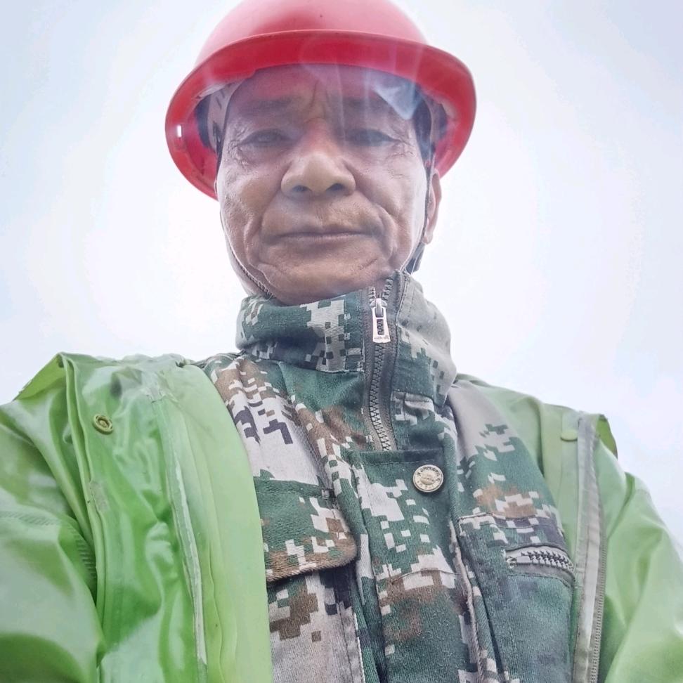 雨中的黑哥