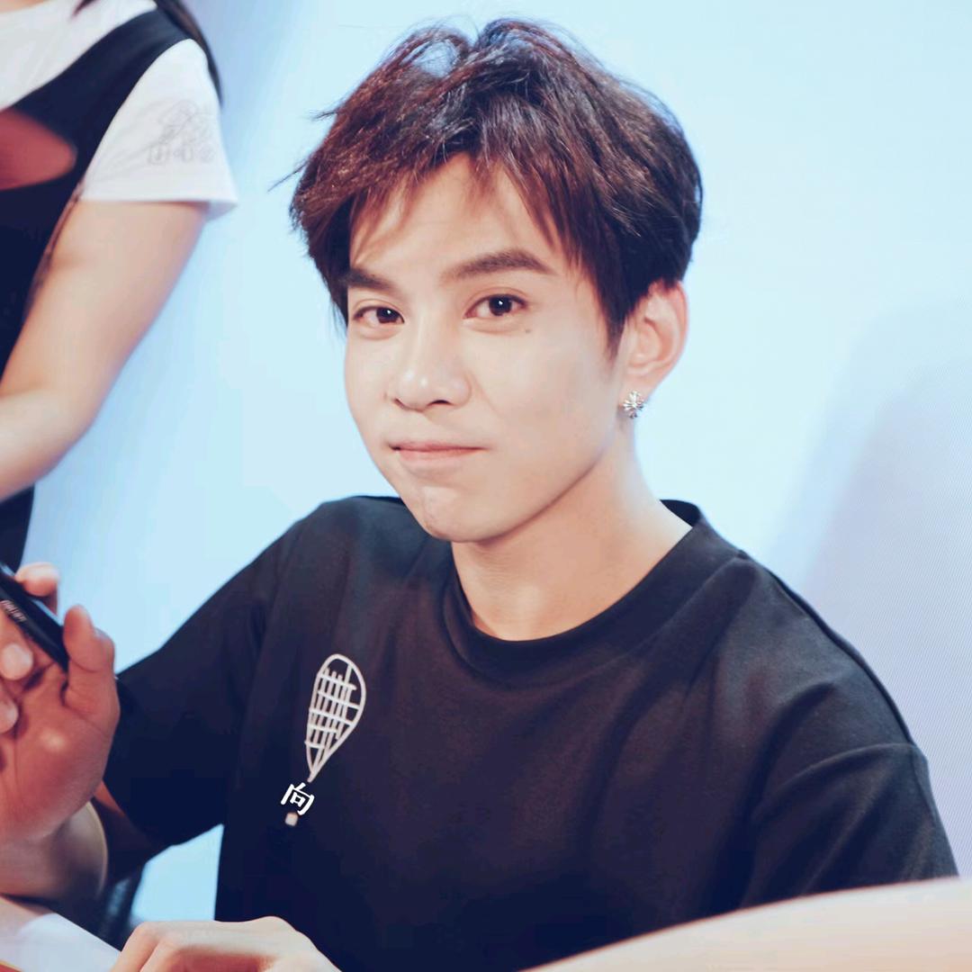 宇宇不下雨（被大宇摸头版）