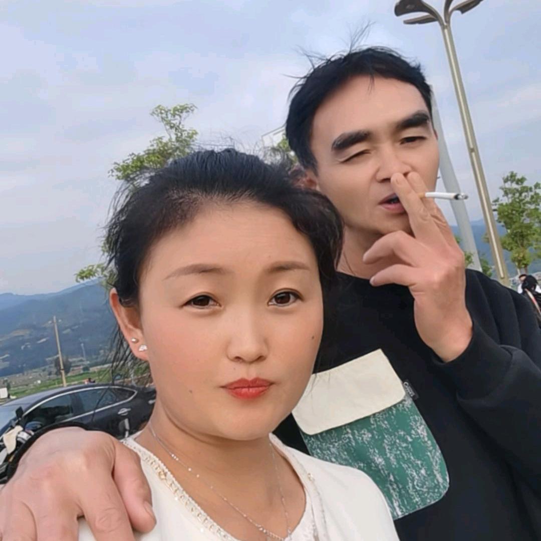♥(｡￫v￩｡)♥人间李想♥