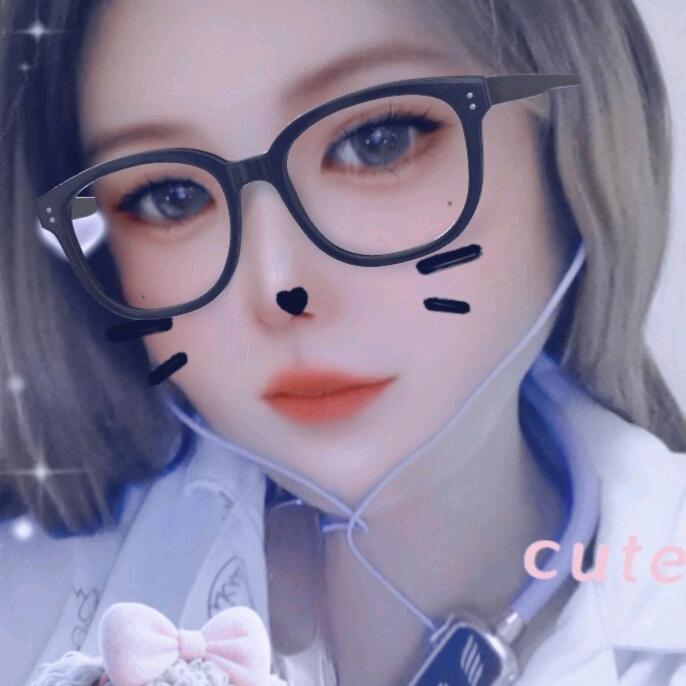 🚬᭄小黑猪ঞৣঁ吃玉米