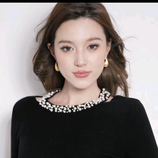 梦颖Melinda（日常穿搭分享）