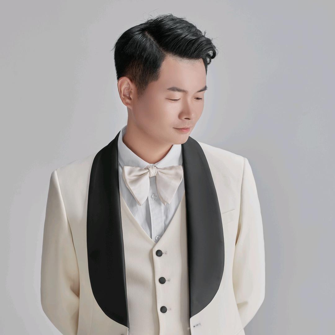 跟着大哥混，三天饿两顿