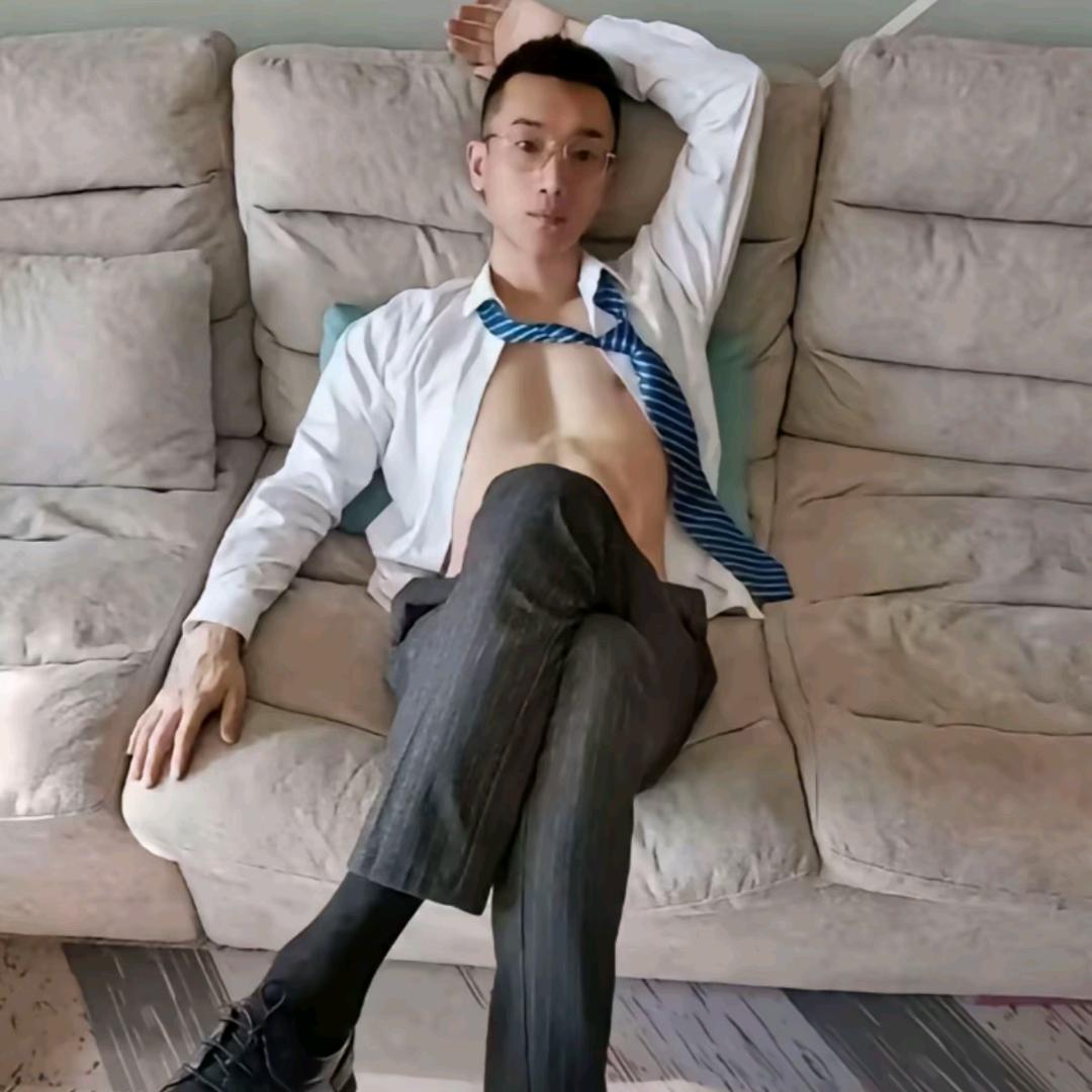 重生后爱上老公和小三的女儿我痛心疾首死了