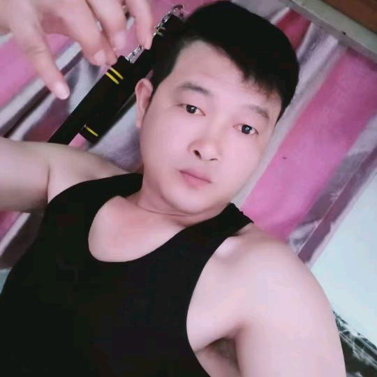 🦅张🦅雄鹰展翅飞翔茫茫人海🦅🦅