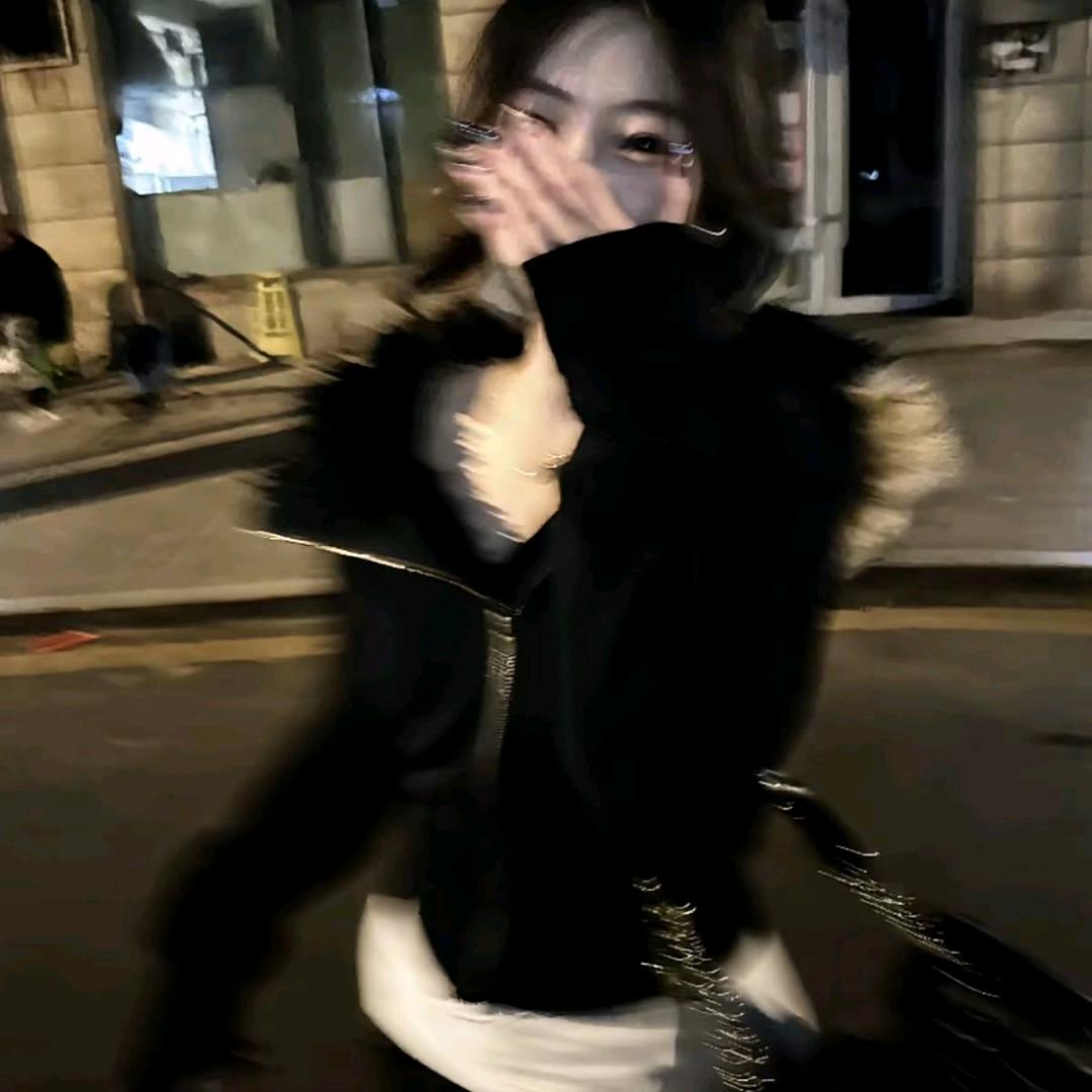 喜欢喝芋圆葡萄的小困包😪