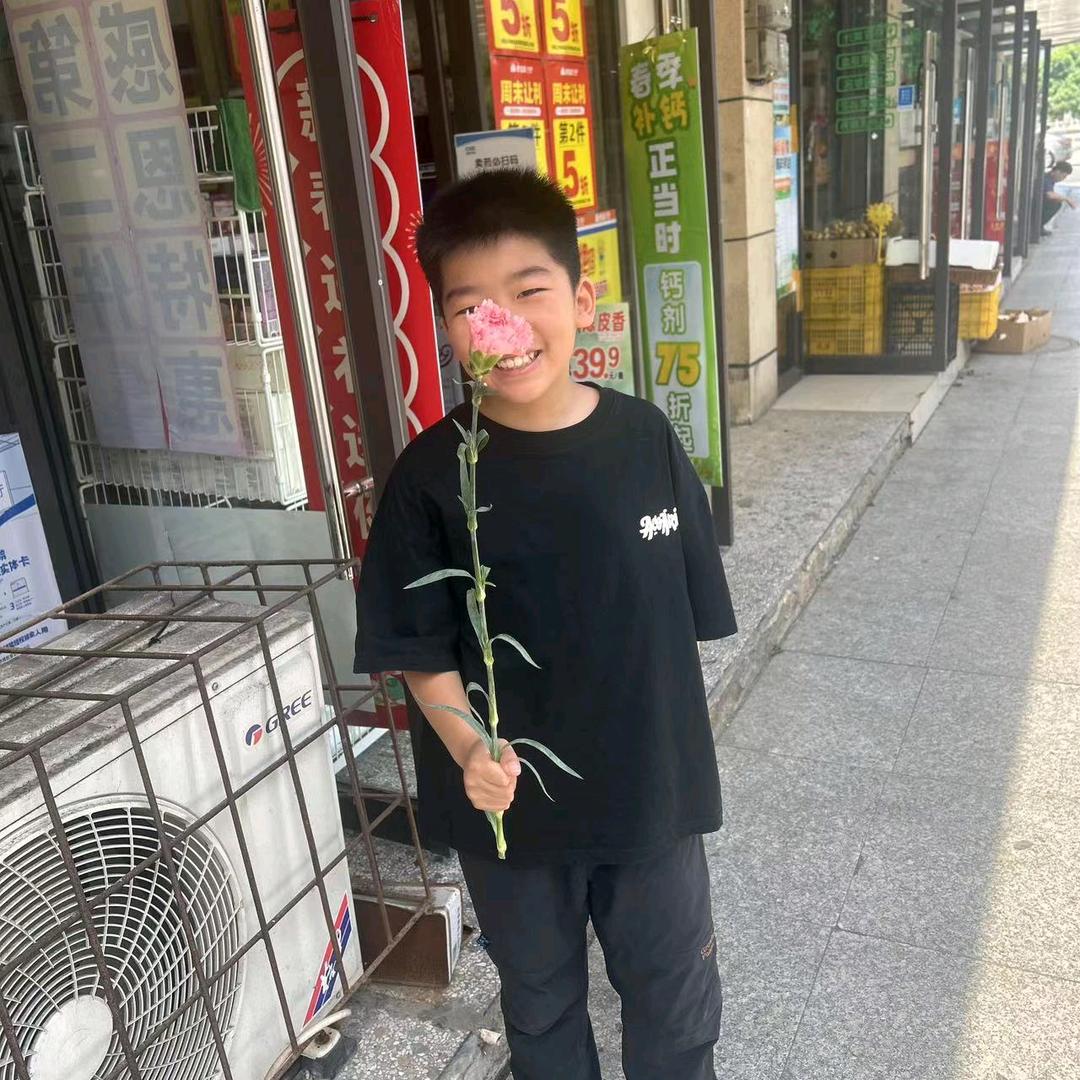 开小货车的女司机