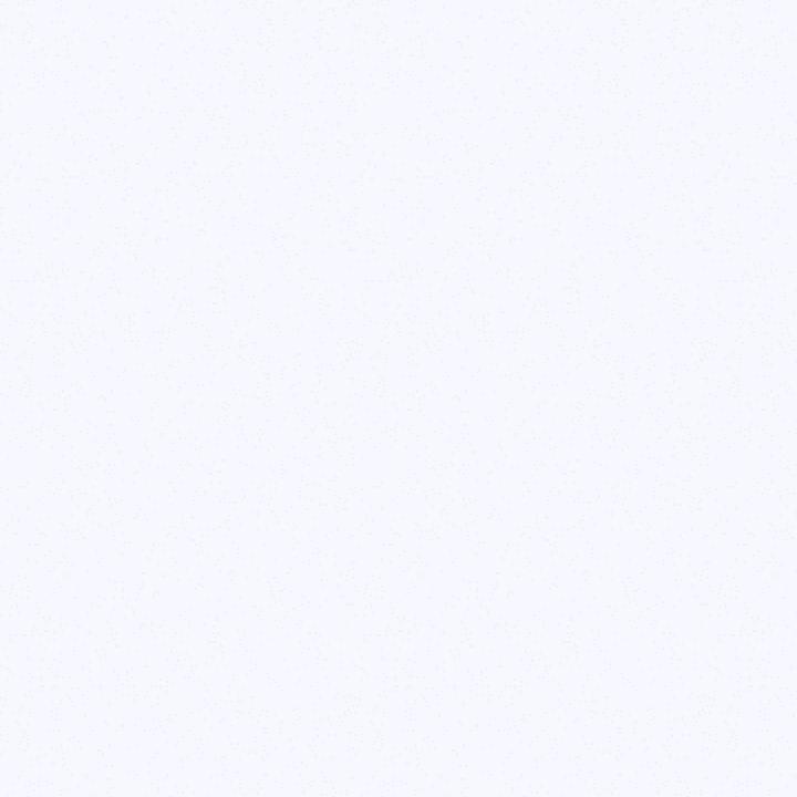 抱着可乐瓶子