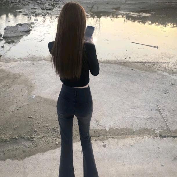 聪明的笨蛋美女