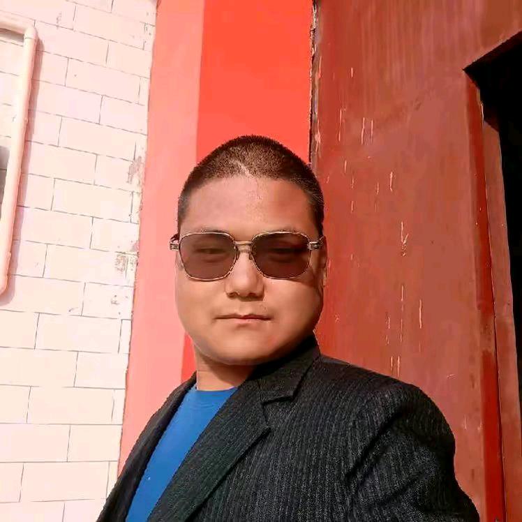 二蛋，人山人海