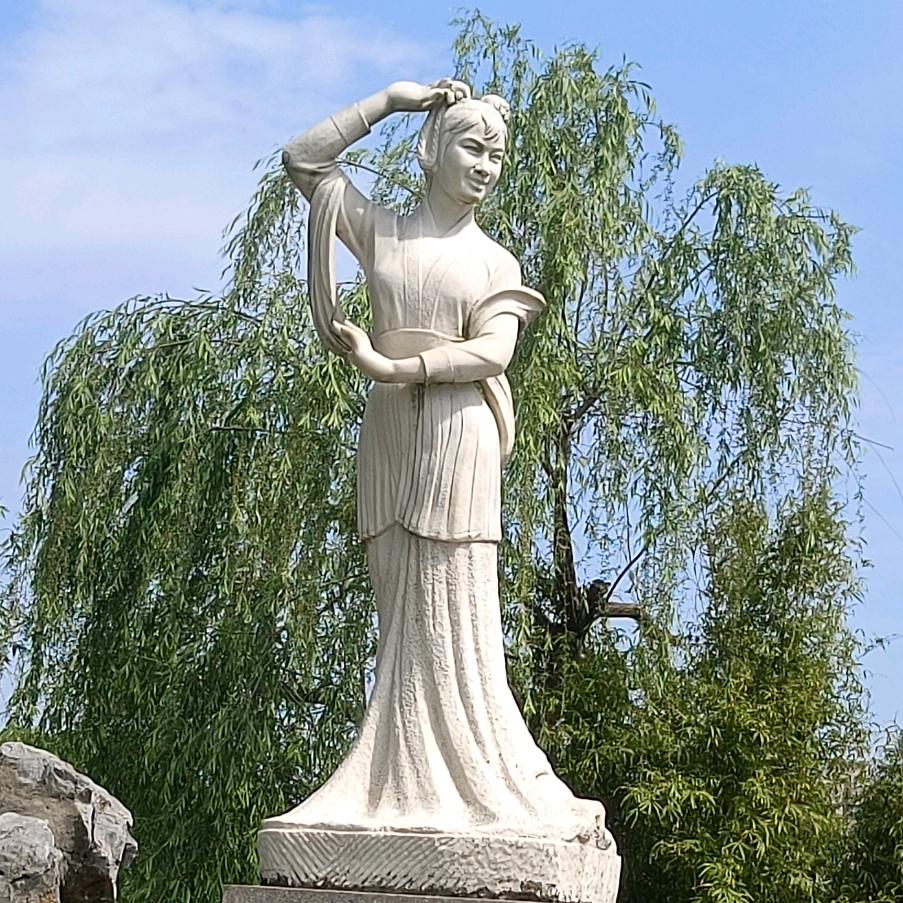 峦林