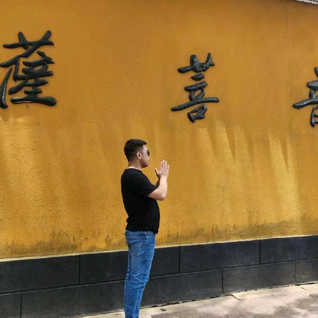 王^^小伟