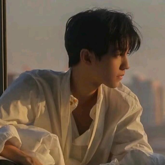 享受养生的年轻人