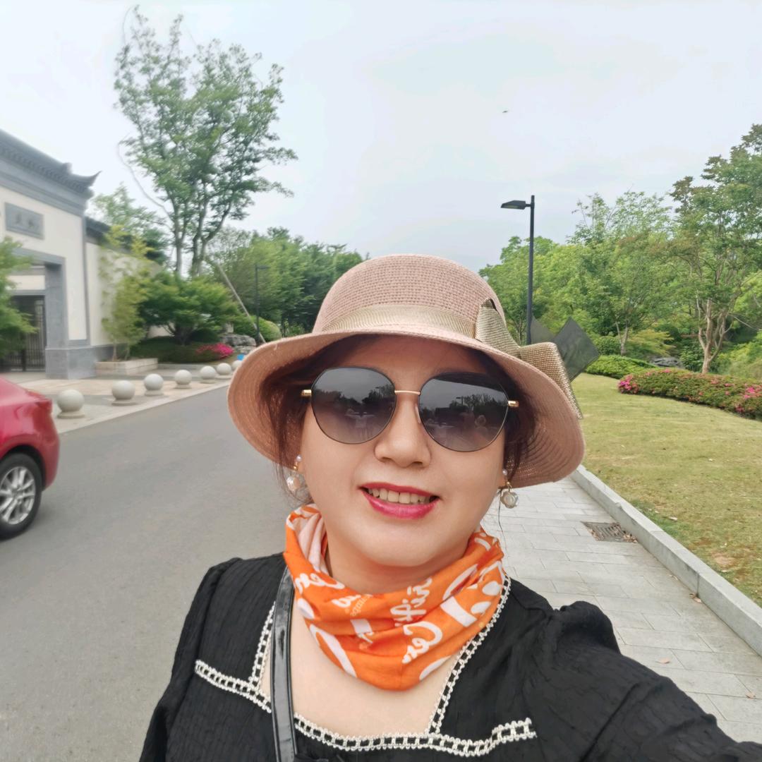 靖江市美诚日化周姐