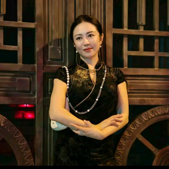 艺人温美玲(同款在橱窗)