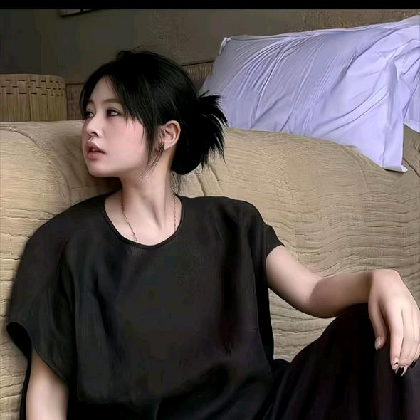 沈球球（每日时尚穿搭）