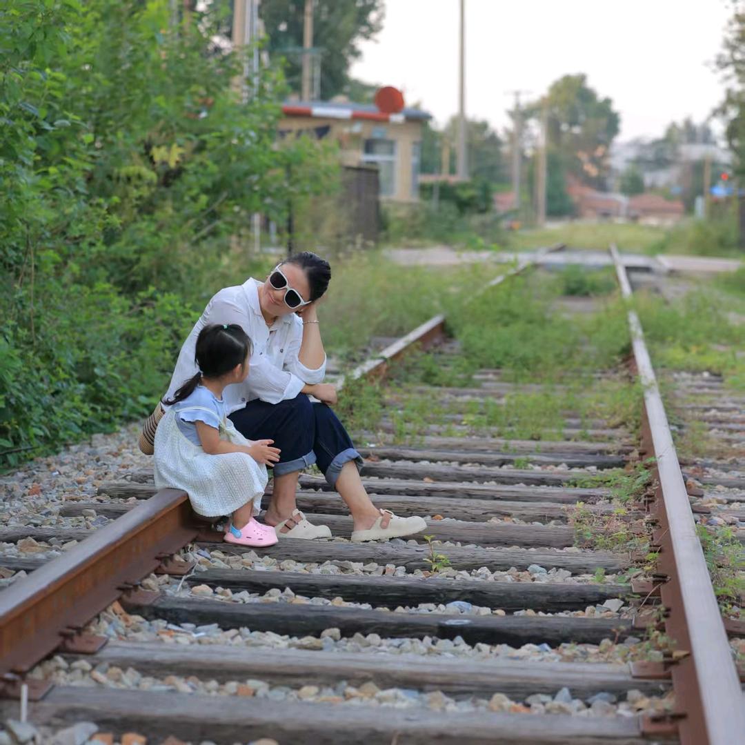 若一（80后山里带娃）