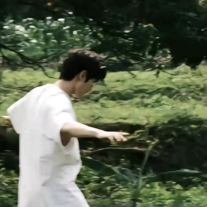 屋顶上的拾荒人