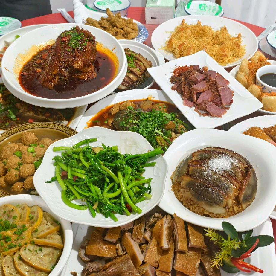 锦玉休闲山庄陈红