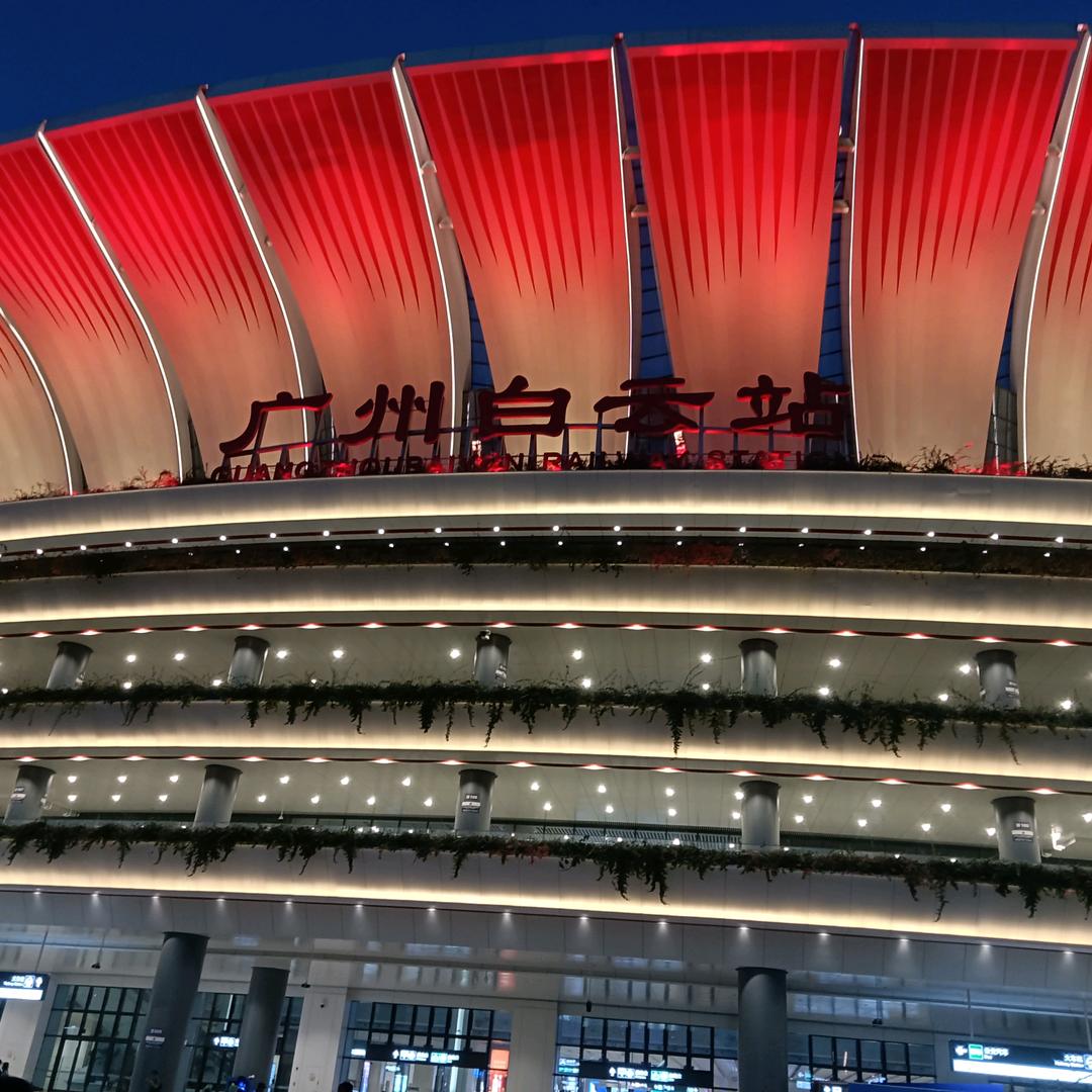 (ಡωಡ) 满眼(❁´◡`❁)星陈