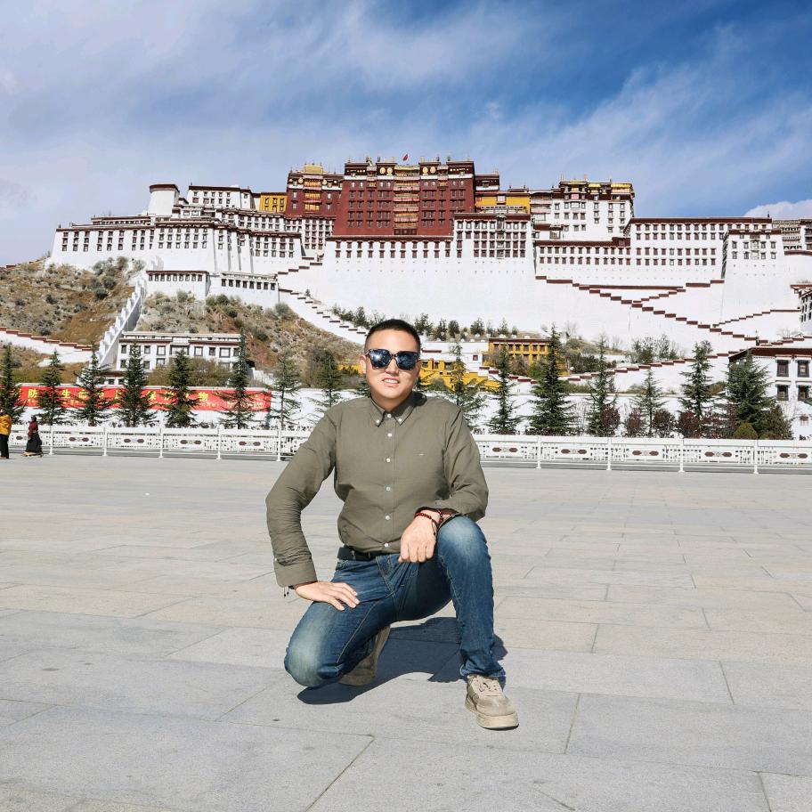 西藏拉萨市，山南市，隆子县。人桑吉卓玛