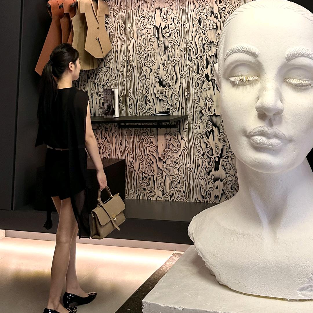 一个卖菜的小阿姨