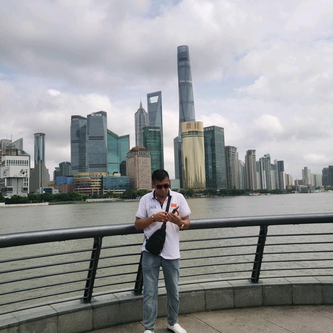 艾买尔江网红内衣店